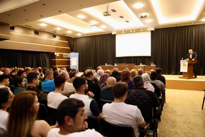 Alanya Belediyesi, turizm sezonu öncesinde kentte faaliyet gösteren gıda işletmelerine yönelik kapsamlı bir hijyen ve gıda güvenliği eğitimi programı başlattı.